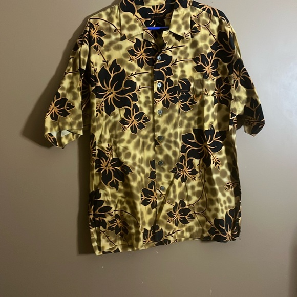 Cotton Hawaiian style dress shirt buttons. B6 - Picture 1 of 5